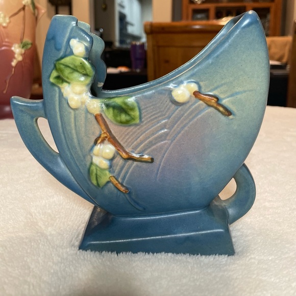 Roseville Pottery Fan Vase Snowberry 1FH-6 - Picture 3 of 5